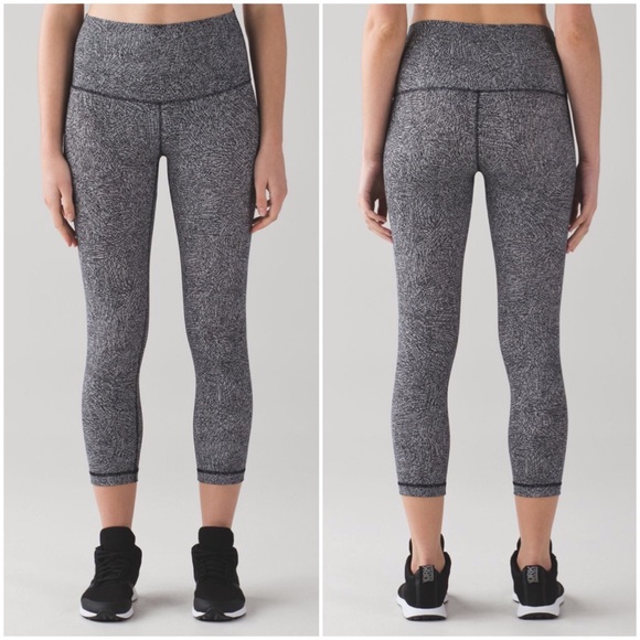 lululemon athletica Pants - Lululemon Wunder Under Crops